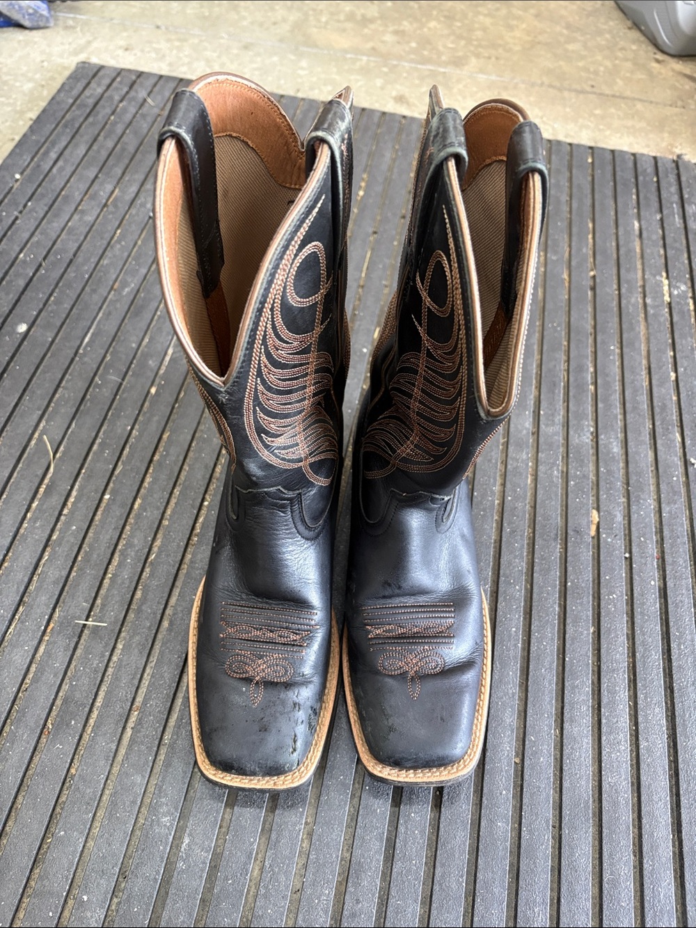 Ariat Women’s Round Up western square toe riding boots